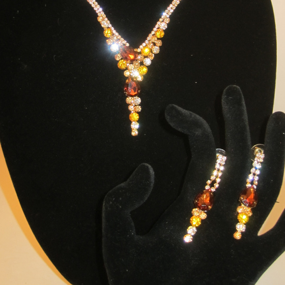 Crystal Topaz Rhinestone Set Dangle Drop Earrings - Picture 1 of 8